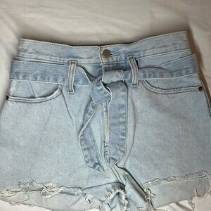 Abercrombie & Fitch Light Wash Jean Shorts with Tie-Front. Natural Rize 26/2